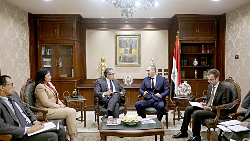 وزير الاثار يلتقى سفير بيلا روسيا فى القاهرة