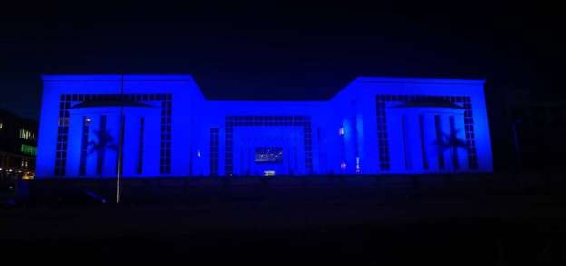 "الأكاديمية الوطنية للتدريب" تضيء مبانيها باللون الأزرق