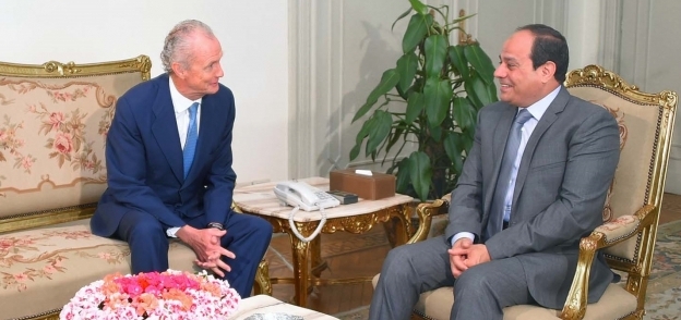 الرئيس عبد الفتاح السيسى مع وزير الدفاع الاسبانى