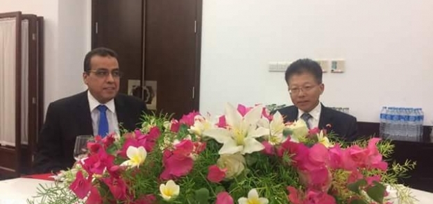 أبو النور يستقبل وفد سفارة الصين بجامعة قناة السويس.