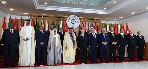 قادة ورؤساء وملوك الدول العربية فى صورة تذكارية على هامش القمة