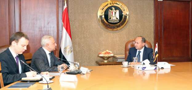 وزير التجارة والصناعة يلتقى بسفير بيلاروسيا بالقاهرة