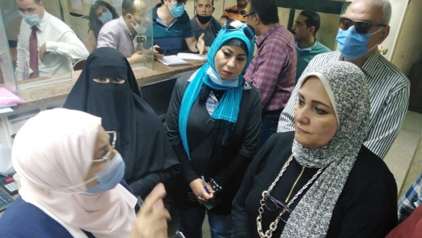 نائب محافظ القاهرة تتابع تقديم طلبات التصالح