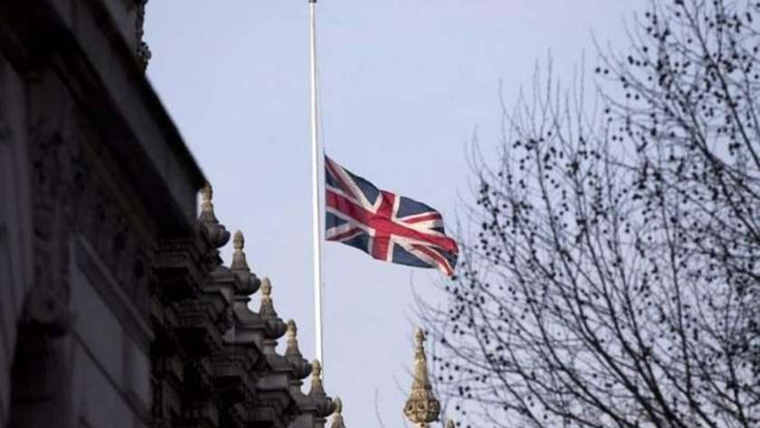 بريطانيا تنكس الأعلام على المباني الحكومية