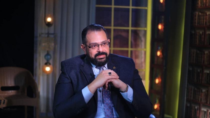 الدكتور أحمد لاشين، أستاذ الدراسات الفارسية بكلية الآداب جامعة عين شمس