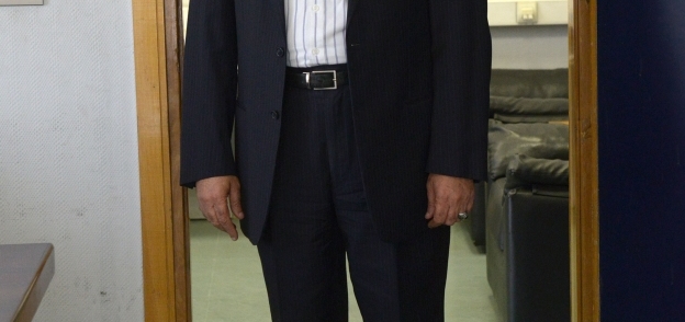 الدكتور حسين منصور