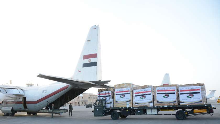 مساعدات مصرية إلى ليبيا