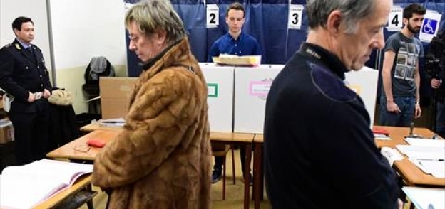 الإيطاليون يدلون بأصواتهم في الانتخابات البرلمانية