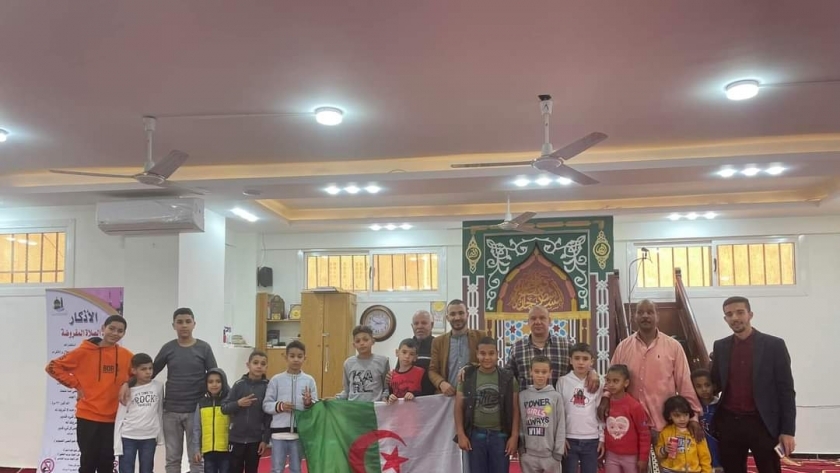 زيارة وفد جزائري لمسجد الدقاق بالغردقة