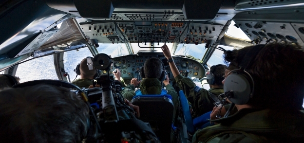 القوات الفرنسية تواصل البحث عن ضحايا الطائرة المصرية المنكوبة «أ.ف.ب»