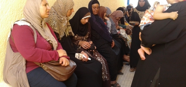 محررة «الوطن» مع المريضات فى مستشفى أبوحمص