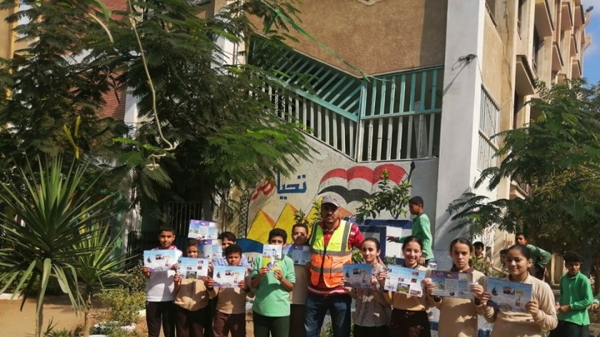 جانب من حملات توعية تلاميذ المدارس بترشيد استهلاك المياه
