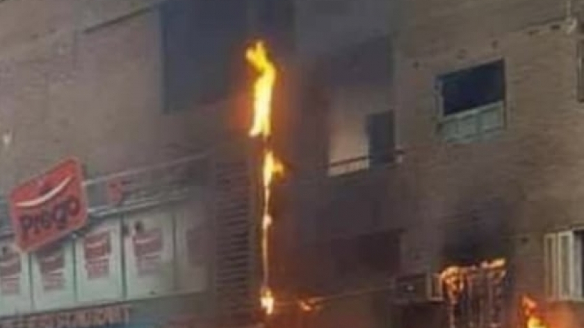 حريق يلتهم سوبر ماركت بمدينة سوهاج