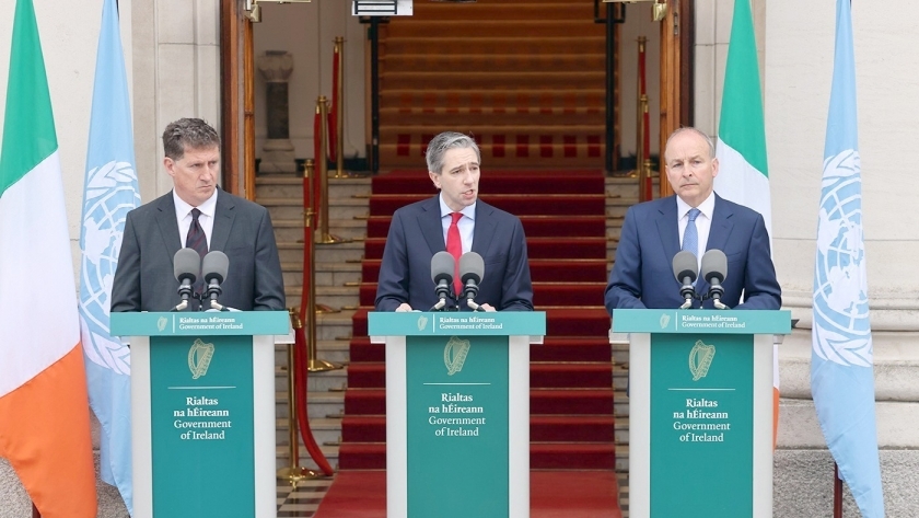 رؤساء وزراء إسبانيا وأيرلندا والنرويج خلال المؤتمر الصحفي