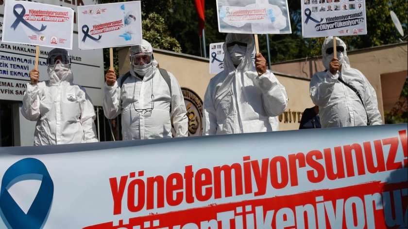 أطباء أتراك في وقفة احتجاجية اعتراضاعلى السياسة الصحية للحكومة التركية  - أرشيفية