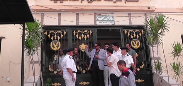 مدير أمن الإسماعيلية يشدد على حسن معاملة المواطنين أثناء زيارته لمقر شرطة ثاني.