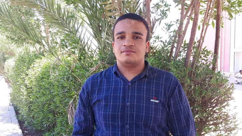 الطالب أحمد هاني الذي اسبتعد من كلية الطب لإعاقته