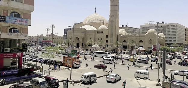زحام حول المسجد بسبب البيع والشراء