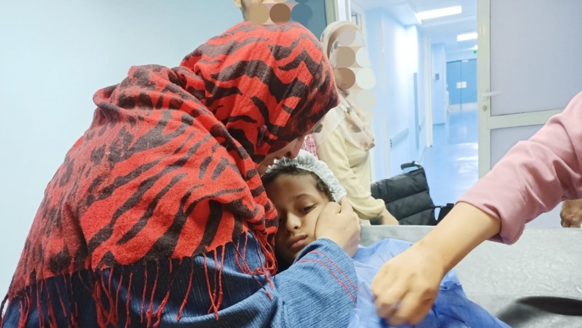 الطفل يوسف أثناء وجوده في المستشفى