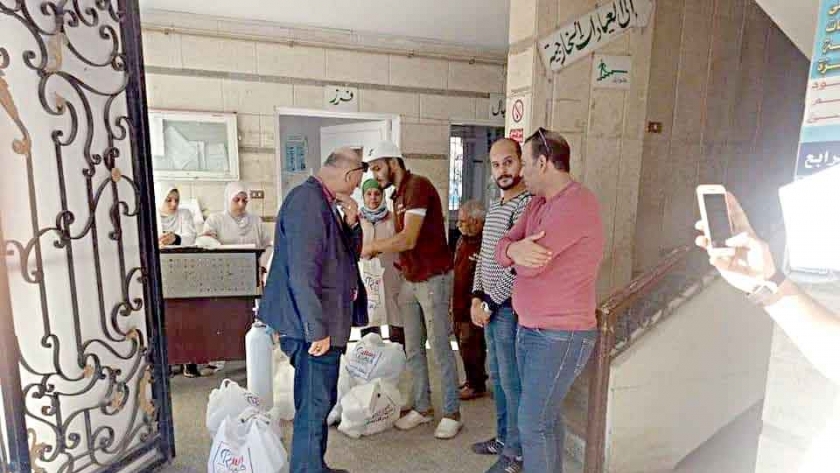 توزيع مساعدات طبية بمستشفى رأس البر المركزى برعاية تضامن دمياط