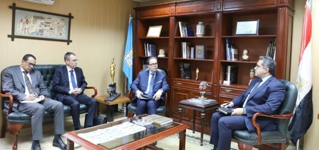 وزير الآثار يستقبل السفير الفرنسي بالقاهرة