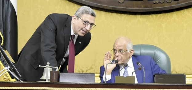 «عبدالعال» خلال رئاسته الجلسة العامة للبرلمان