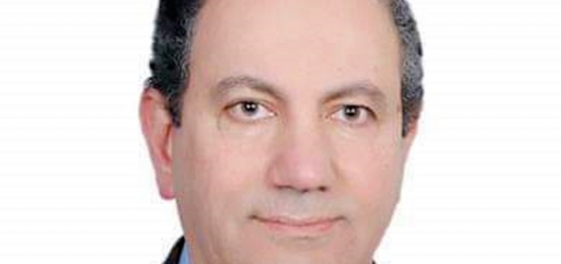 الدكتور طارق عبد المنعم معين الديسطى أستاذ بمركز أمراض الكلى والمسالك بجامعة المنصورة