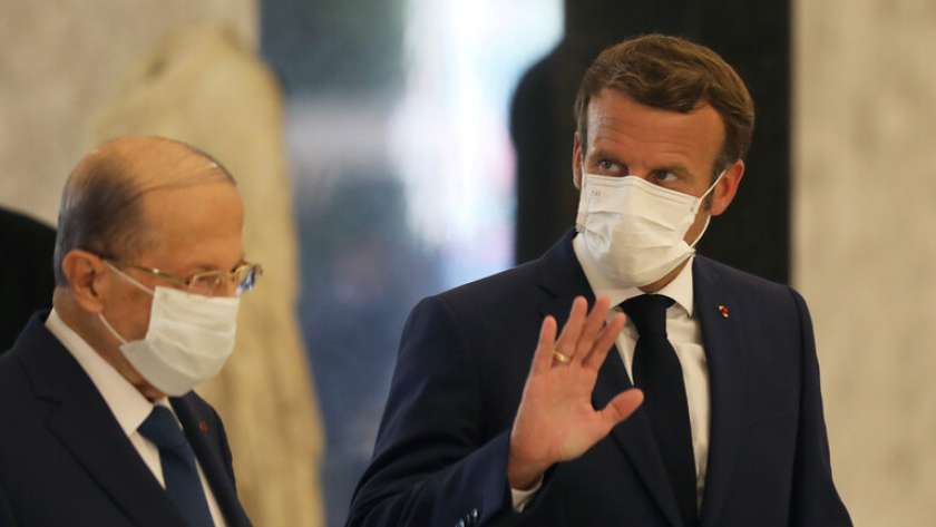 الرئيس الفرنسي إيمانويل ماكرون برفقة نظيره اللبناني ميشال عون