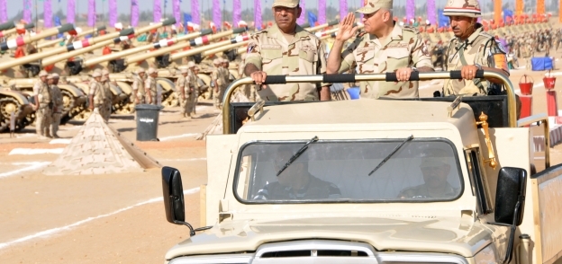 وزير الدفاع يتفقد تشكيلات الجيش الثانى الميدانى