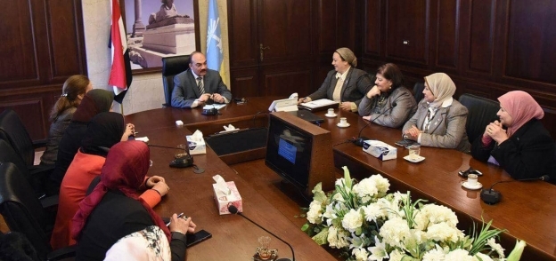 محافظ الإسكندرية يجتمع مع أعضاء المجلس القومى للمرأة