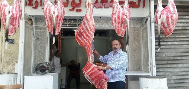المواطنون يعزفون عن شراء اللحوم رغم انخفاض أسعارها