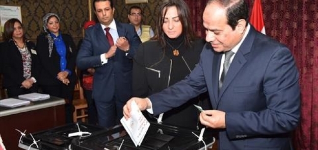 الرئيس السيسي وابنة المستشار هشام بركات