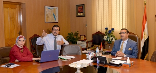 رئيس جامعة المنصورة ومدير مركز الأورام