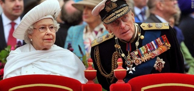 الأمير فيليب وزوجته الملكة إليزابيث الثانية ملكة بريطانيا