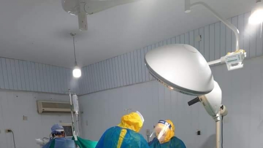 عملية ولادة لمصابة بكورونا في مستشفي تلا