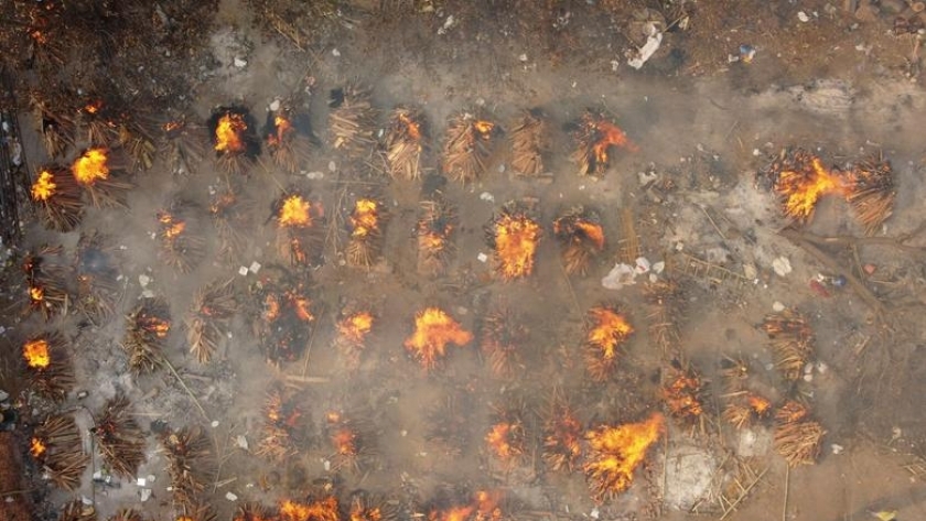 حرق الجثث في الهند