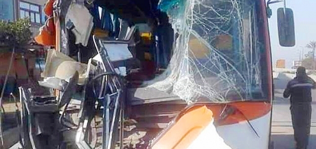 بالصور | إصابة 23 شخص في حادث تصادم "أتوبيس" بسيارة "لورى" غرب الإسكندرية