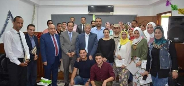 محافظ الإسماعيلية يشهد ختام دورة " بكرة لينا مصر اولا واخيرا" حول مواجهة الإشاعات.