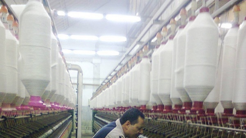 صناعة الغزل والنسيج من أهم الصناعات فى مصر