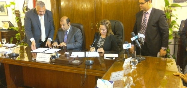 "التموين" توقع بروتوكول مع 3 شركات عالمية لإقامة أول بورصة سلعية بمصر