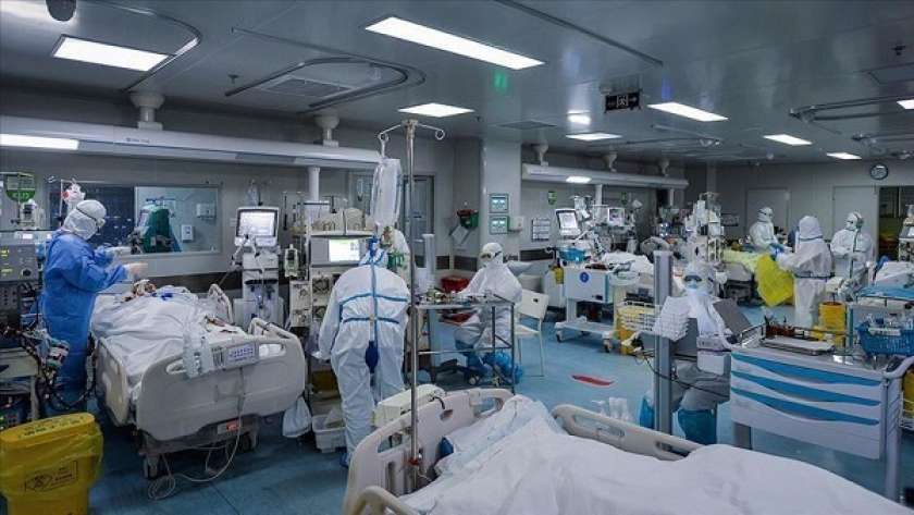 مجموعة من المصابين بفيروس كورونا في إحدى المستشفيات الأمريكية
