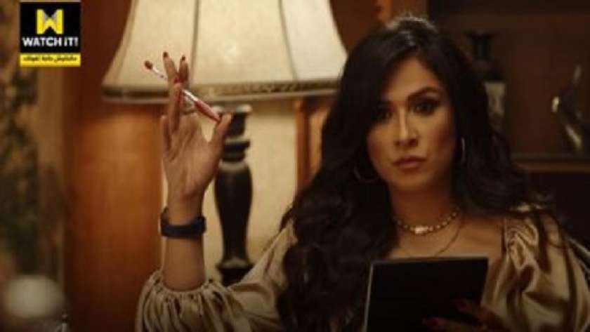 ياسمين عبدالعزيز في مشهد من مسلسل «اللي مالوش كبير»