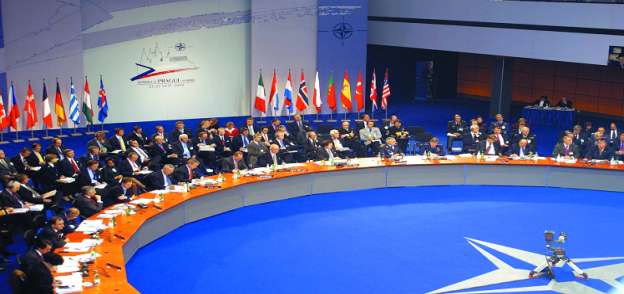 اجتماع سابق للدول الأعضاء في حلف الناتو