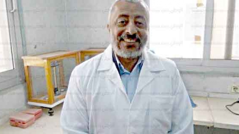 الدكتور حسن حلمي، نقيب الأطباء البيطريين بكفر الشيخ