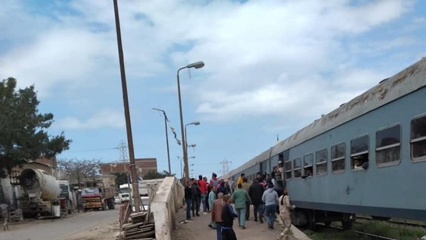 تحقيق بدأ واقعة انفصال عربات عن قطار بالقرب من قرية منقباد التابعة لمحافظة أسيوط -ارشيفية-