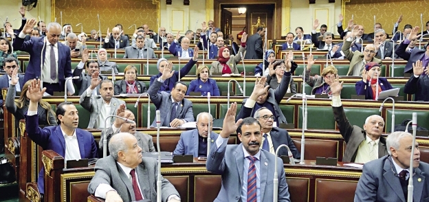 النواب أثناء التصويت على إنشاء نقابة الإعلاميين