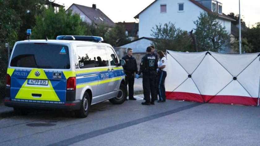 عناصر من الشرطة الألمانية في مكان الحادث
