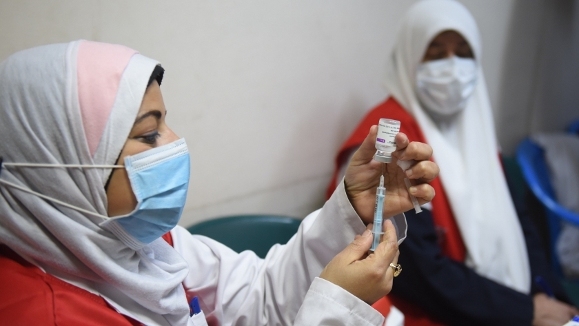 وزارة الصحة تواصل تطعيم المواطنين بلقاح «كورونا»