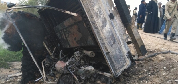 سيارة شرطة احرقها أهالي قرية الدنافقة بسوهاج