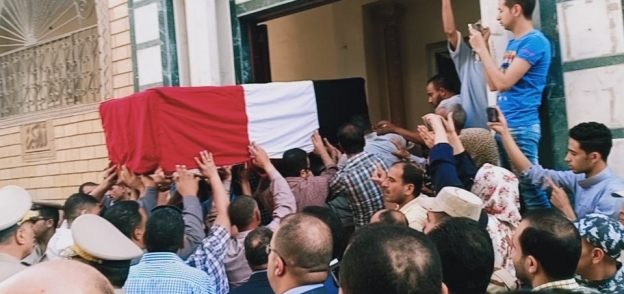 جنازة عسكرية شعبية للواء "جمال شكر" بمسقط رأسه بقرية "القرشية "بالغربية